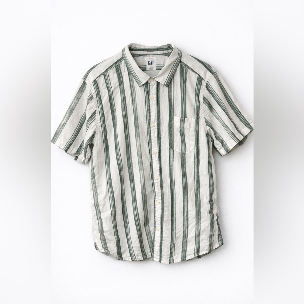 Men’s Gap Short Sleeve Button Down (Size Large)